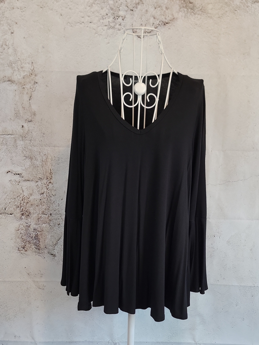 Karen Kane Black V-neck Tunic Top W/ Flowy Swing Hem & Flare Cuffs Womens Size L